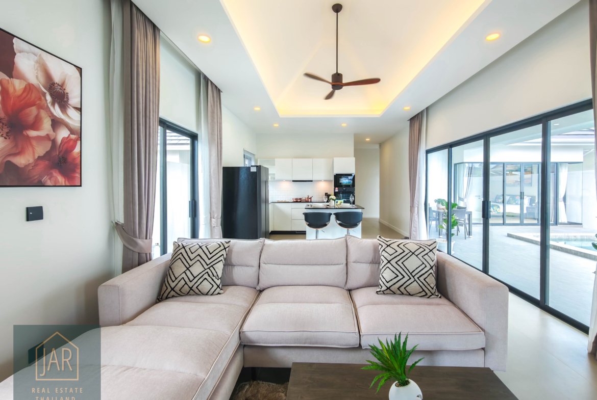 Modern Luxury Villa with Private Swimming Pool (Hua Hin 112) 3BR | 3BA