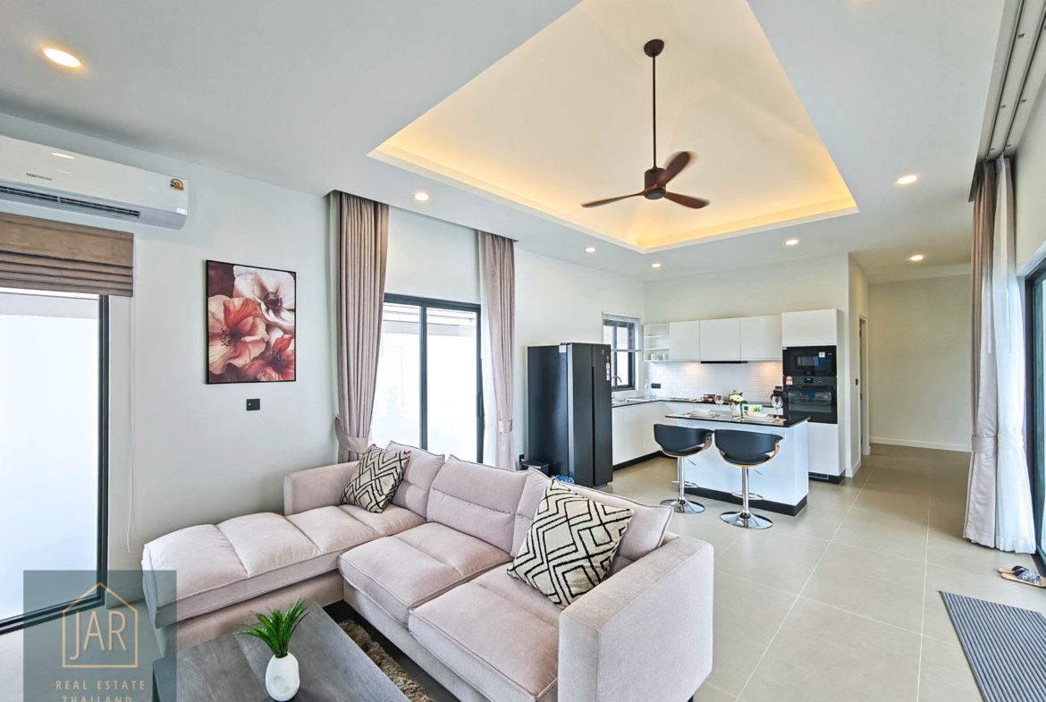 Modern Luxury Villa with Private Swimming Pool (Hua Hin 112) 3BR | 3BA