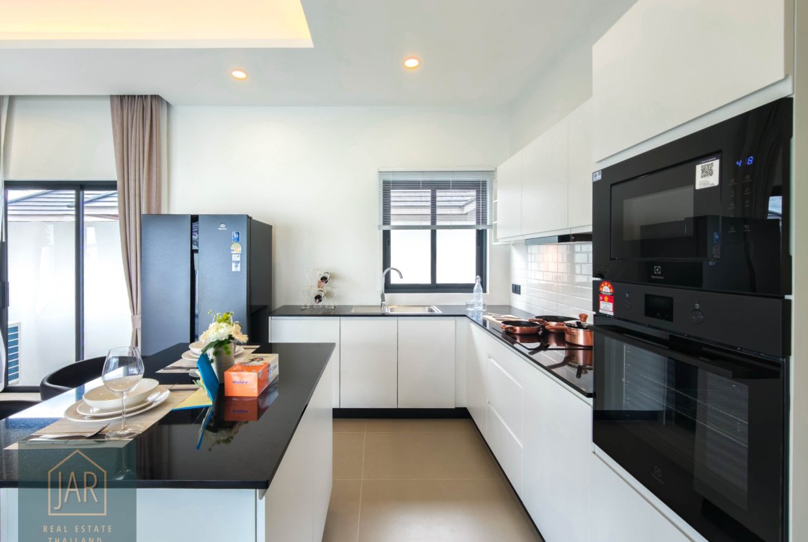 Modern Luxury Villa with Private Swimming Pool (Hua Hin 112) 3BR | 3BA