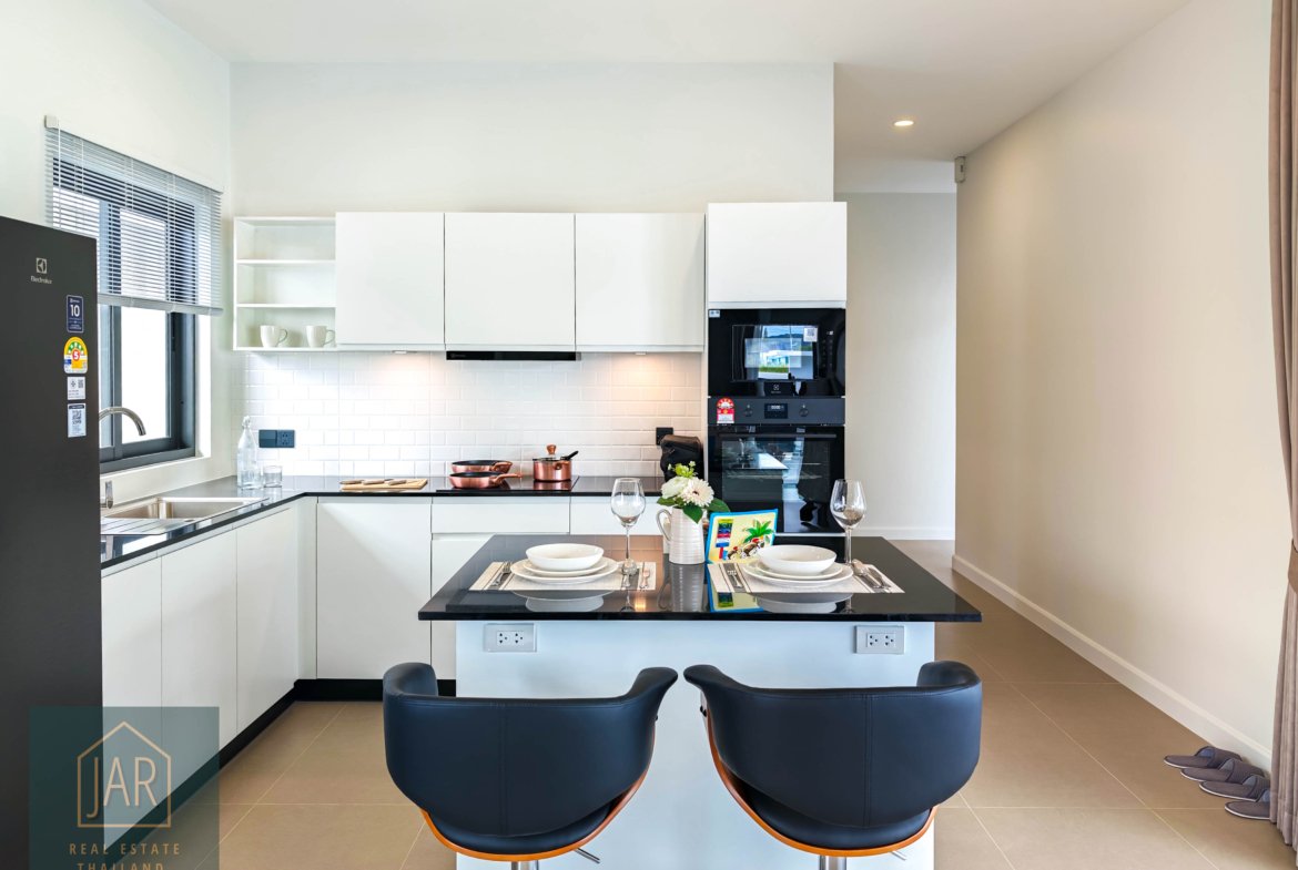 Modern Luxury Villa with Private Swimming Pool (Hua Hin 112) 3BR | 3BA