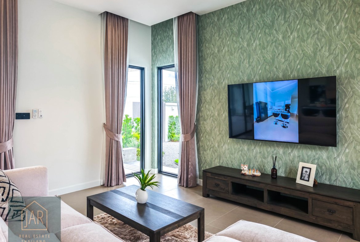 Modern Luxury Villa with Private Swimming Pool (Hua Hin 112) 3BR | 3BA