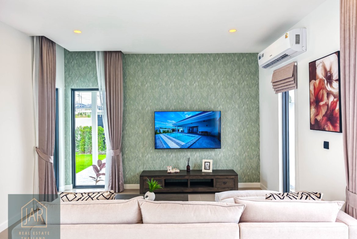 Modern Luxury Villa with Private Swimming Pool (Hua Hin 112) 3BR | 3BA