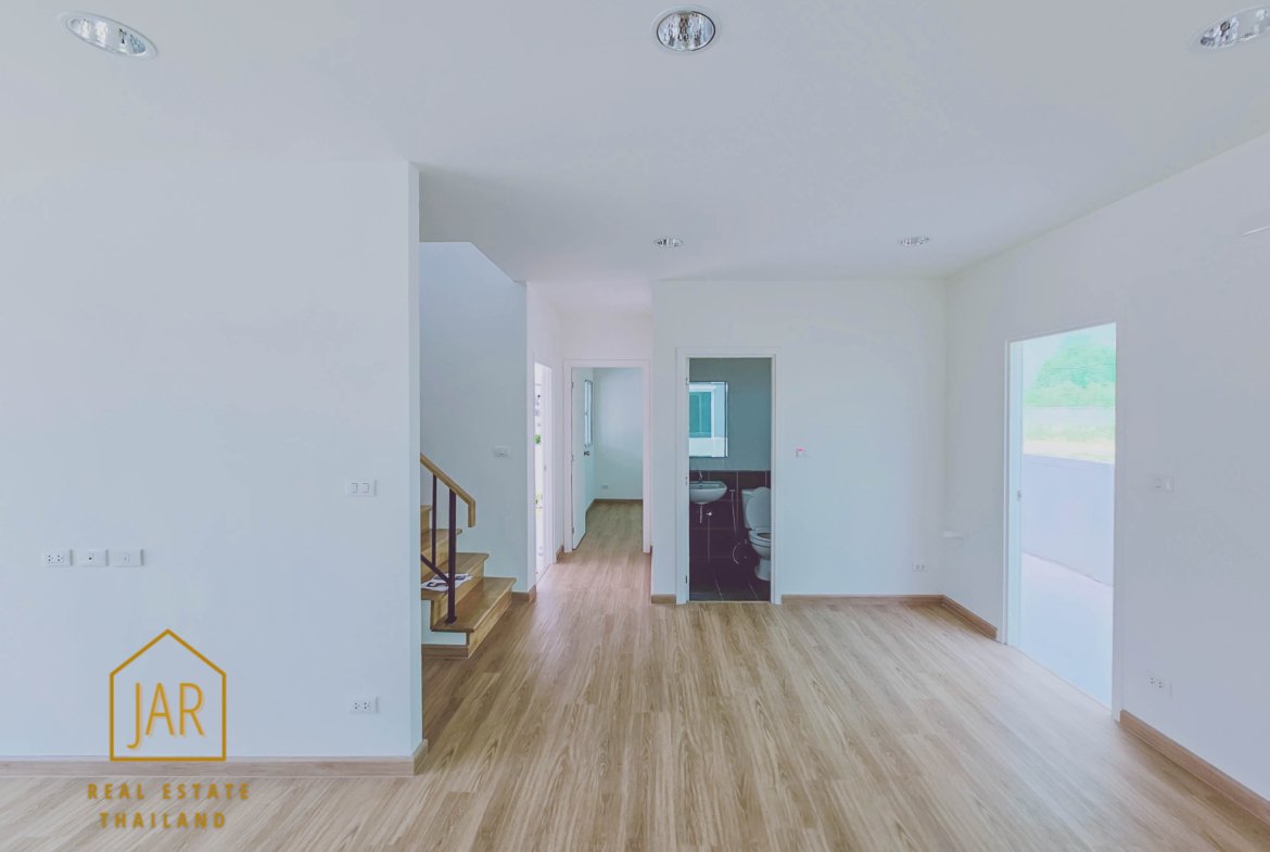 2-story semi-detached house for sale