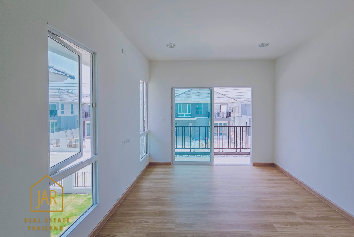 2-story semi-detached house for sale
