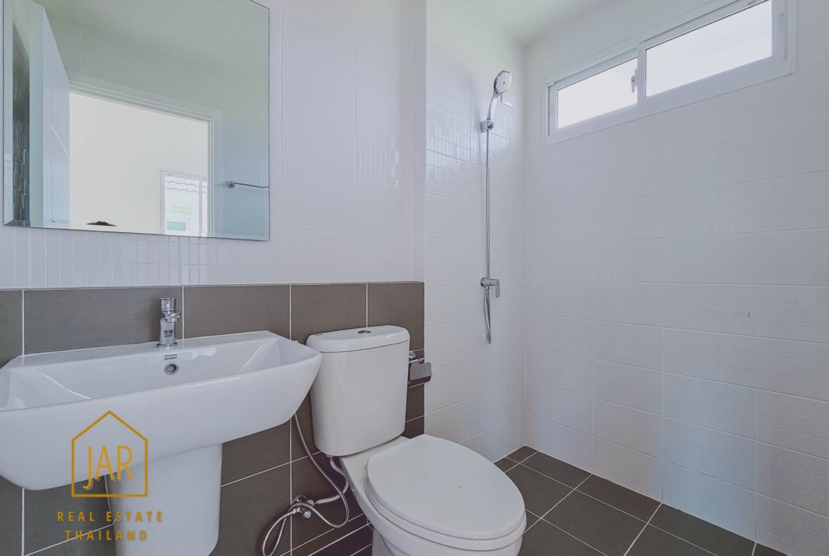 2-story semi-detached house for sale
