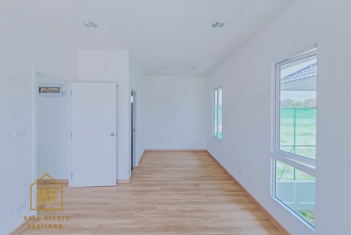 2-story semi-detached house for sale