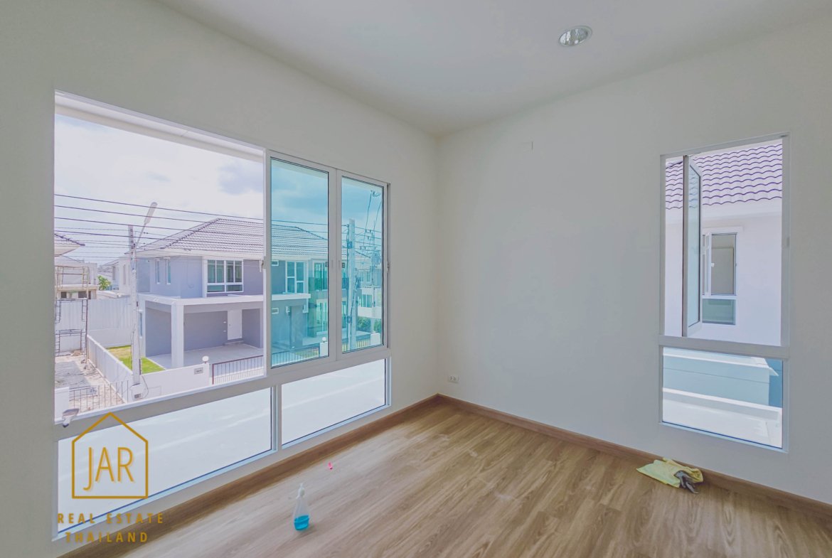 2-story semi-detached house for sale