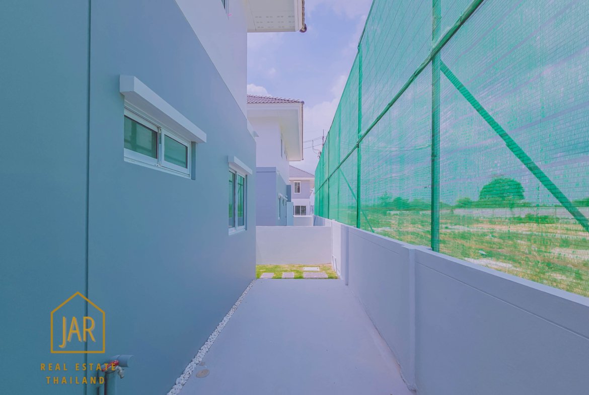2-story semi-detached house for sale