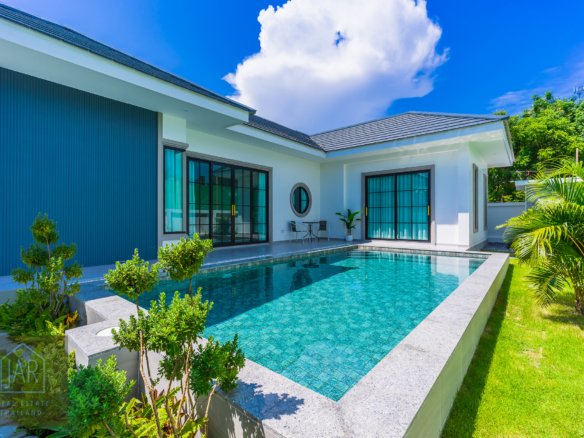 Hua-Hin Contemporary Pool Villa for rent at soi 70