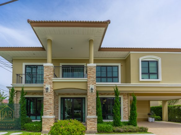 The Grandeur of Modern Living: 4 BR | 6 BA & Pillar-Free Family Lounge in Suburban Hua Hin