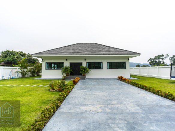 Living in Hua-Hin Khao Tao Surrounded by mountain – Your private retreat